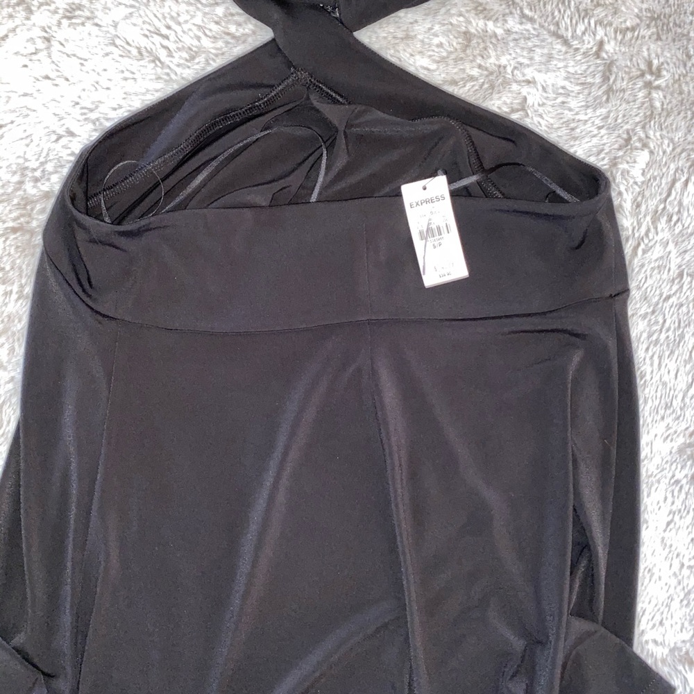 Express halter top - Picture 2 of 2